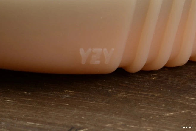 LIGHT 750 YEEZY ADIDAS GUM GLOW BB1840 BOOST DARK GREY 0722